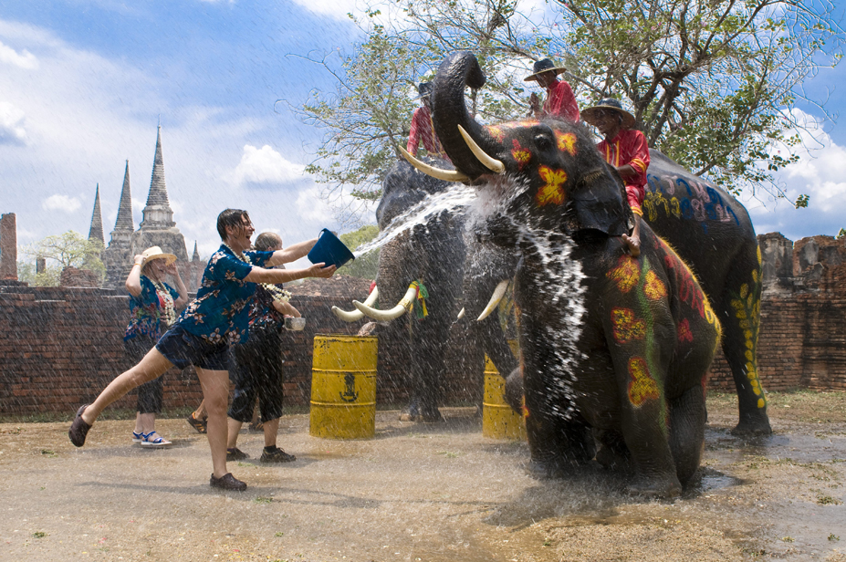 Songkran Festival au temple Phra Si Sanphet à Ayutthaya