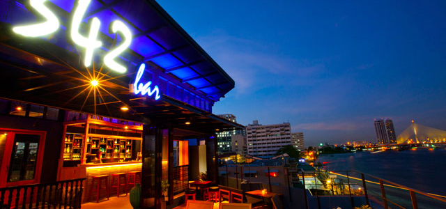 Bangkok Rooftop Bars : le top 10 des incontournables 12 - thailande-fr Bangkok Rooftop Bars banwanglag