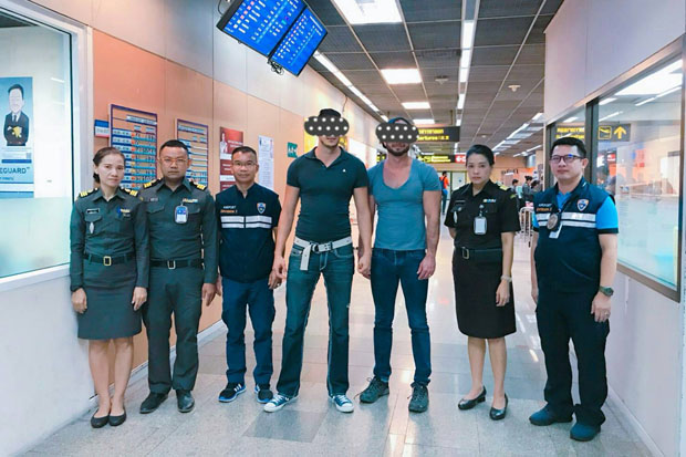 La prison en Thaïlande pour une histoire de cul ? 2 - thailande-fr Les deux touristes américains après leur interpellation à l'aéroport de Don Mueang